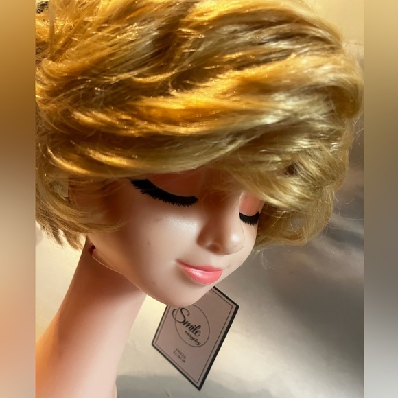 Blonde curly layered Wig 27/613 Full Cap Synthetic Wig - Picture 7 of 13